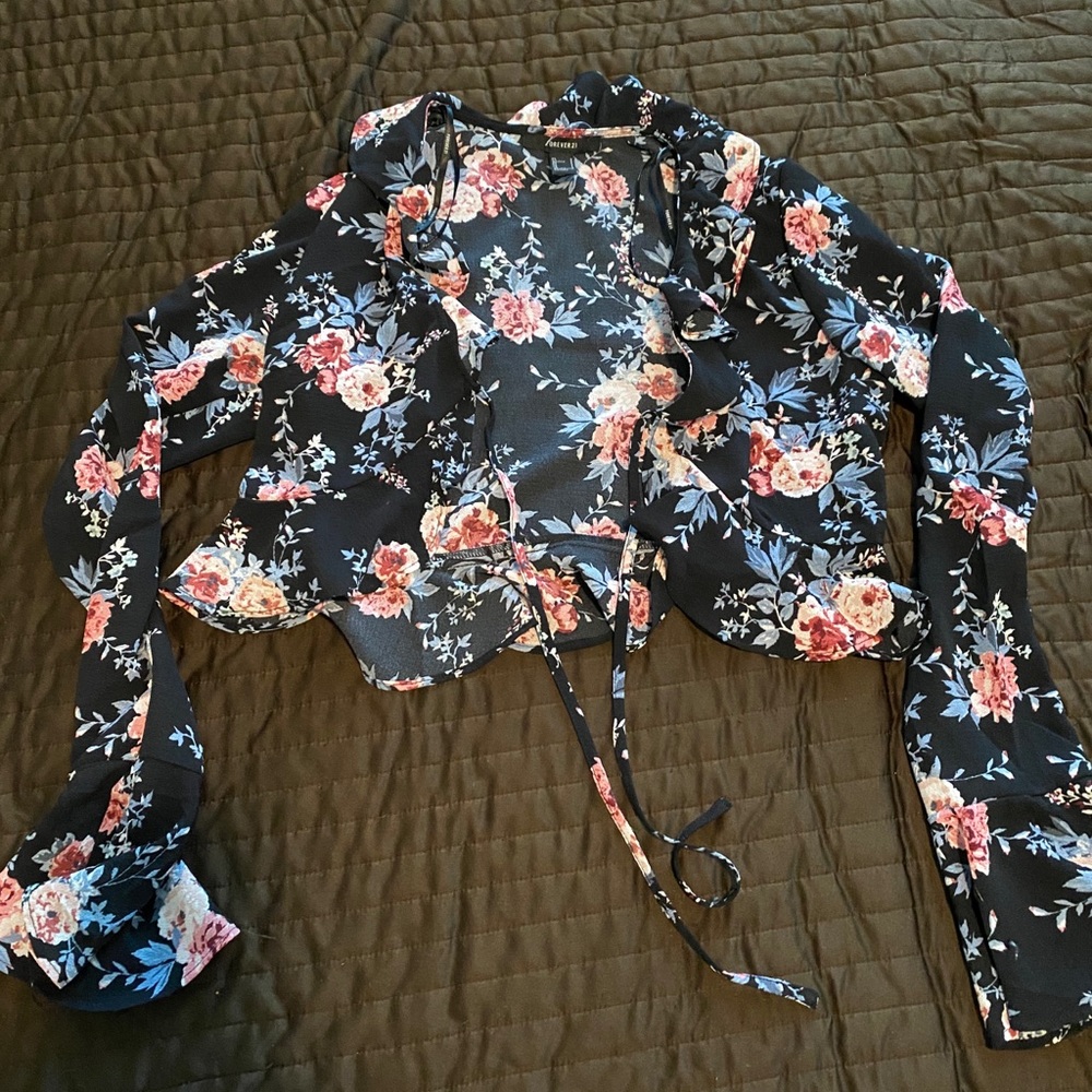 Long sleeve crop